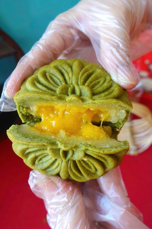 Bánh trung thu vỏ matcha - nhân lava trứng - Ảnh 2