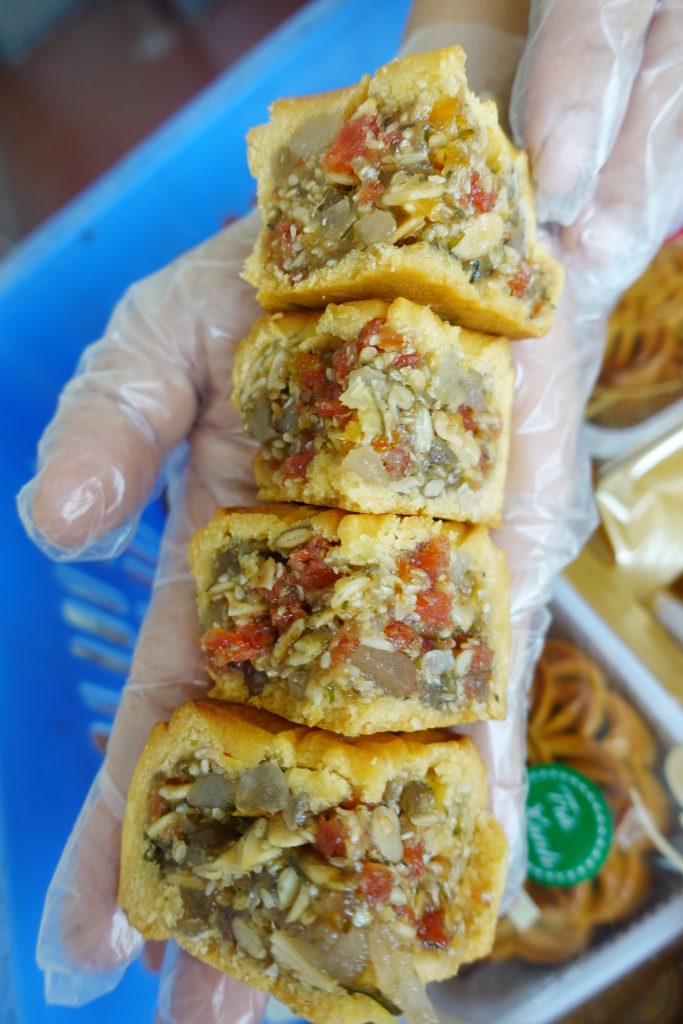 Nguyên liệu thủ công làm nên những chiếc bánh chất lượng